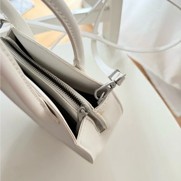 MATT & NAT Vegan White Circle Tote Handbag - Picture 5 of 12